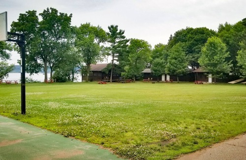 Pepin Cabin | Wake up to views of Lake Pepin & enjoy beachfront access + waterfront amenities