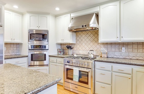 Murphys House | Walk Downtown: Remodeled Home in Murphys w/Yard!