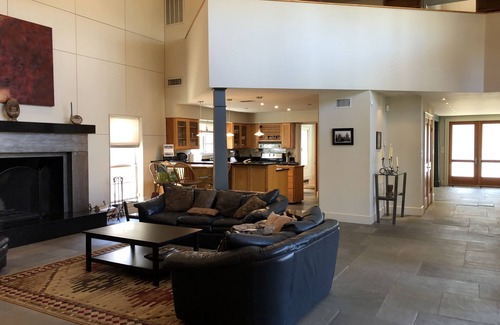 Clarksville House | Walk to ACL Fest and UT football - Central Austin/Clarksville gem - sleeps 8-10
