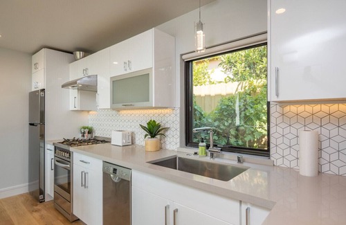 Millbrae House | Walk to BART or Caltrain! Modern 1BR