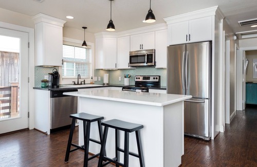 Nags Head Cottage | Walk to beach - Fire pit - Near dining & shopping