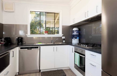 Long Beach House | Walk to Beach, Pet-Friendly, Wifi | Coastal Escape