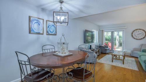 Folly Field Villa | Walk to Beach, Pet Friendly, Homey