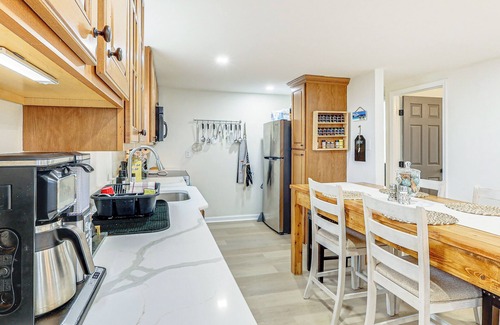 Fortescue House | Walk to Beaches & Marina: Fortescue Hideaway