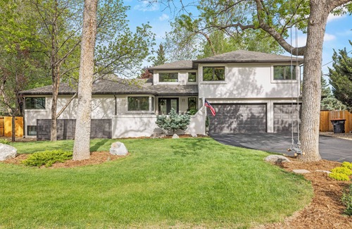 Broadmoor House | WALK TO BROADMOOR/Meeting space galore