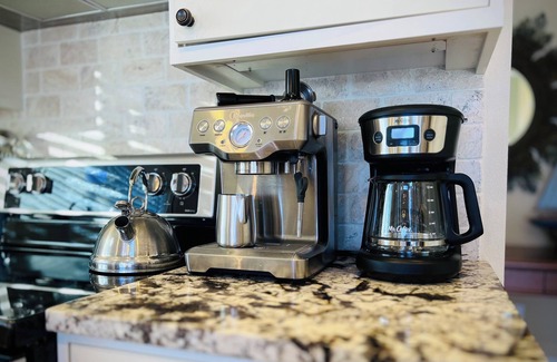 Chelan House | Walk to Downtown Chelan—Spa Pool, Hot Tub, Movie Room & More