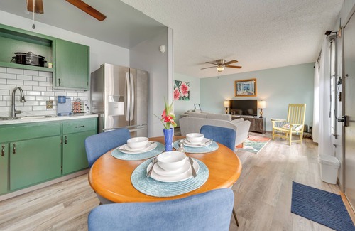 Hilo Condo | Walk to Dtwn Hilo: Island Escape w/Pool!