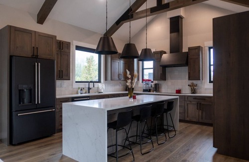 River Run Villa | Walk to Gondola | Early Ski Season Retreat for 9