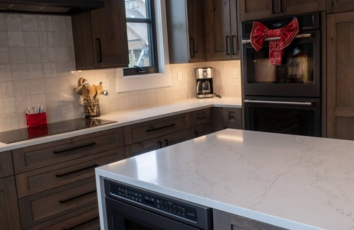 River Run Villa | Walk to Gondola | Early Ski Season Retreat for 9