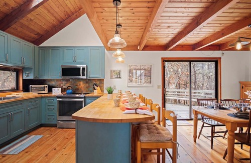Truro House | Walk to Great Hollow Beach!