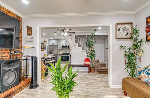 Burlington House | Walk to Historic Dtwn Burlington: Home w/ Yard