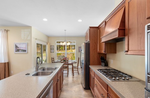 Holland House | Walk to Lake Michigan. Spacious 5-bedroom house near Tunnel Park and bike trails