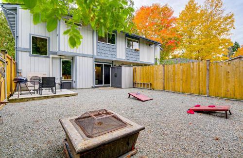 West Lake Stevens House | Walk to Lake Stevens Duplex with Fire Pit!