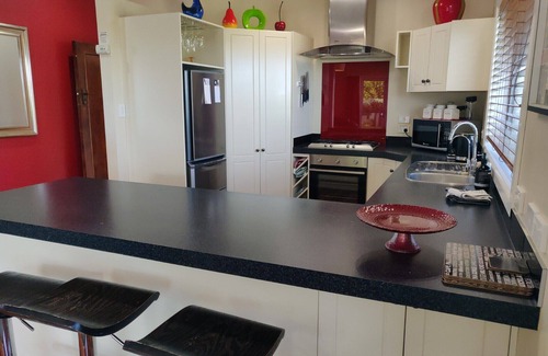 Taupo House | Walk to Lake/Town. Perfect for Families & Groups. Free WiFi & Linen Includedn