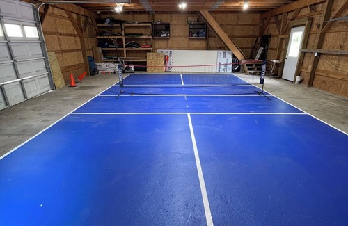 Honor House | Walk to Platt River, Game Room, Hot Tub,Indoor Pickleball, Kayaks, Bikes, Arcade