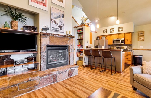 Four O'Clock Apartment | Walk to Shuttle, Lift & Main St! Breck Ski Base