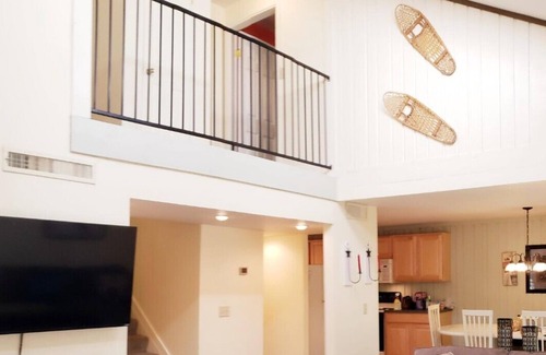 Massanutten House | Walk to Slopes & Tubing, MiniGolf, GoCarts, Zipline Course plus MORE!