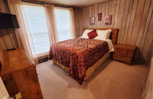 Massanutten House | Walk to Slopes & Tubing, MiniGolf, GoCarts, Zipline Course plus MORE!