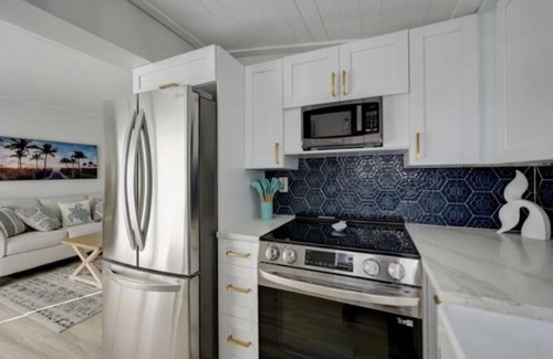 Harbor Village Villa | Walk to the beach & Resturant’s. Tiki Hut Dream Pool Home. Under a mile to beach