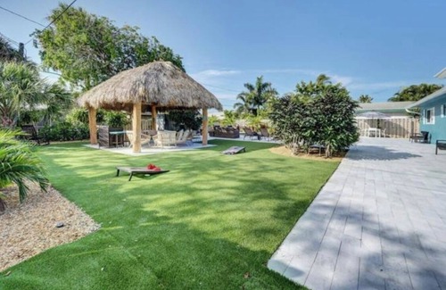 Harbor Village Villa | Walk to the beach & Resturant’s. Tiki Hut Dream Pool Home. Under a mile to beach