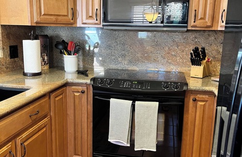 Lake Havasu City Condo | Walk to the Lake Cool Condo