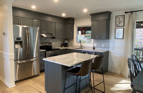 Highlands Cabin | Walk to Town & Relax in this Fresh Updated Highlands Remodeled Cabin