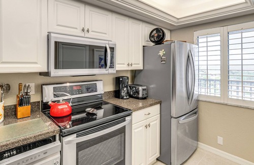 Siesta Key Condo | Walk to Turtle Beach! Bayfront Unit w/Pool & Dock