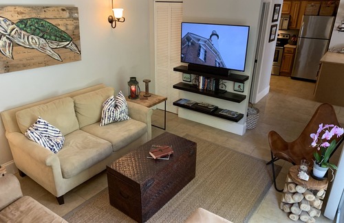 Demere Park House | Walk to village Ocean 6 & near beach private 2 king beds plus bunk beds