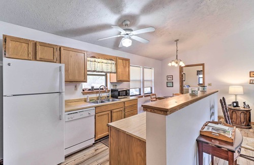 Flippin House | Walk to White River: Home w/Deck in Flippin!