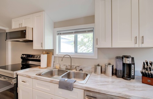 Bowling Green Cottage | Walk to Wku, Bars & Dining! Updated Duplex Home