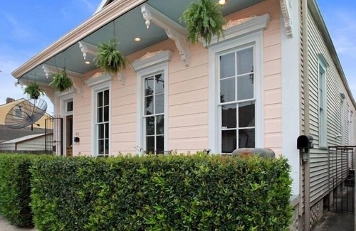 East Riverside Apartment | Walk To World Famous Tipitinas Music Club