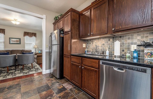 Galena House | Walkable 2 Downtown Galena w/Parking! Perfect for access 2 Halloween Parade!