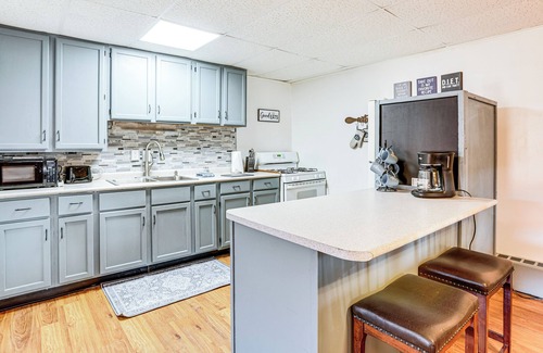 Beulah Apartment | Walkable Beulah Apt Near Skiing & Ice Fishing!