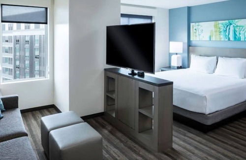 Tempe Hotel | Walkable Tempe Gem – Pool, Gym, Near Trails, Mill Ave & Local Hotspots