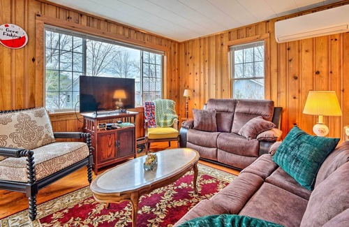 Poultney Cottage | Walkable Waterfront Cottage w/ Deck, Fire Pit