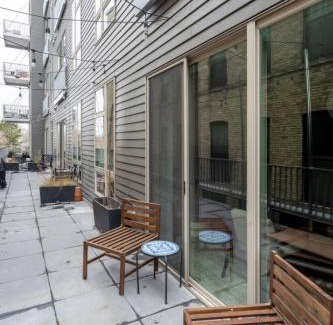 Fifth Ward Apartment | Walker's Point Apt with Gym and Balcony