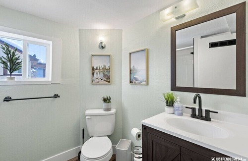 North Star Cottage | Walking distance to restaurants, trails, and cafes. 10 min. uber from airport.