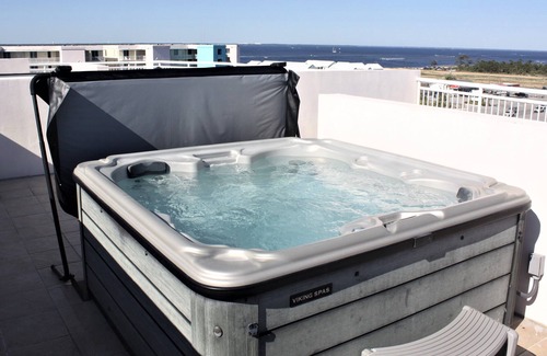 Fort Walton Beach Condo | Walking On Sunshine Penthouse w/ Private Rooftop Terrace & Hot Tub - VPH04
