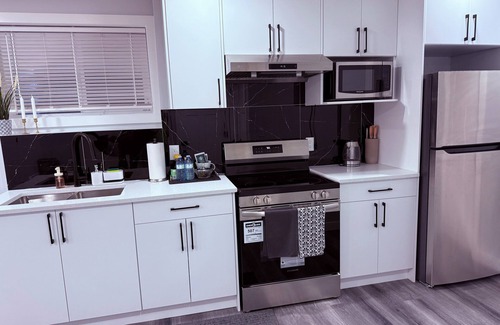 Airdrie Apartment | Walkout Basement Suite