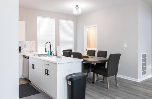 Waller House | Waller Escape: Ideal for Families, Friends, and Business Travelers