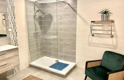 Eymet House | Walnut Gite Sleeps 2 with Terrace