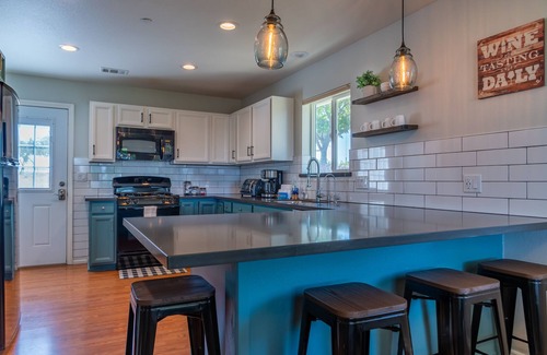 Paso Robles House | Walnut Hill-Endless Vineyard Views From Your Front Porch!