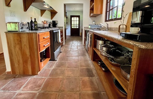 Hato Viejo House | Wanakaset 2 bedrooms riverfront house w/Private Garden & Shared Pool, 4 pax