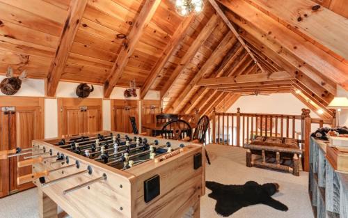 Big Canoe House | Wanderers Den - Peaceful mountain views Wifi and homey comforts