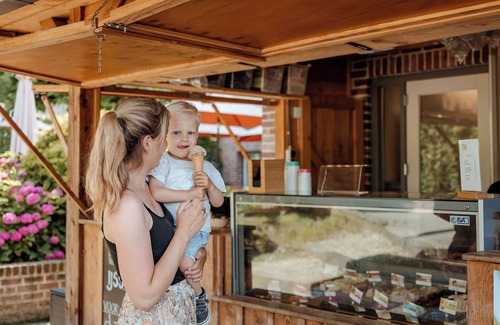 Raar Cabin | Want a unique camping experience? Then choose to stay in a Coco Sweet: it's not a tent, it's not a caravan, but it's very cosy!