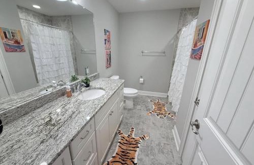 Auburn - Opelika House | War Eagle Landing a 4BR and 3BA Family-Friendly Auburn Retreat