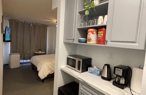 Canmore Condo | Warm & Cozy 1BR & BA Small Hotel Room in Canmore; Free UG Parking & Gym & AC