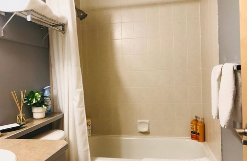 Canmore Condo | Warm & Cozy 1BR & BA Small Hotel Room in Canmore; Free UG Parking & Gym & AC