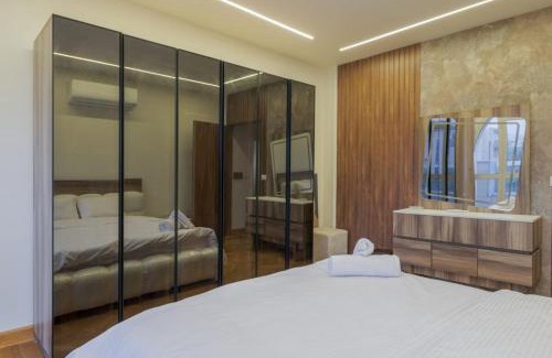 Sheikh Zayed City Villa | Warm family palace with garden and pool in Royal City