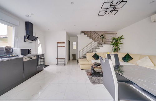 Fronsac House | Warm, new 90m2 house 5 minutes walk from the town center